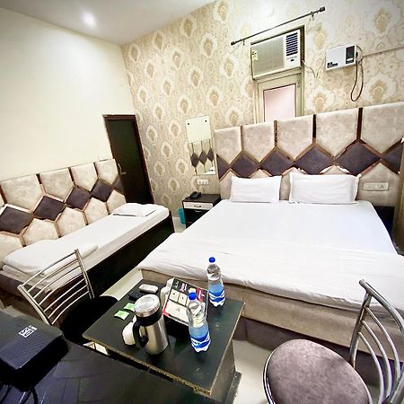 Swaran Hotel Amritsar Exterior photo