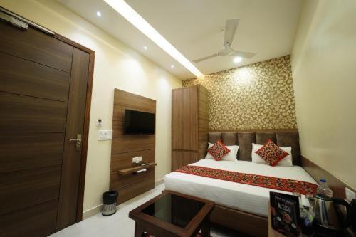 Swaran Hotel Amritsar Exterior photo