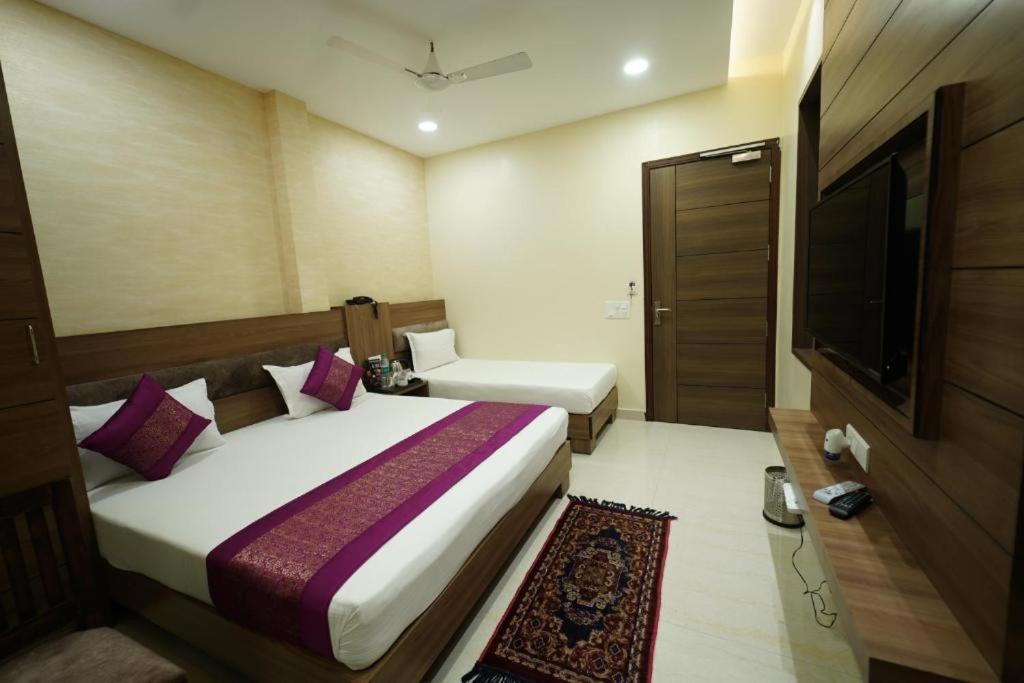 Swaran Hotel Amritsar Exterior photo