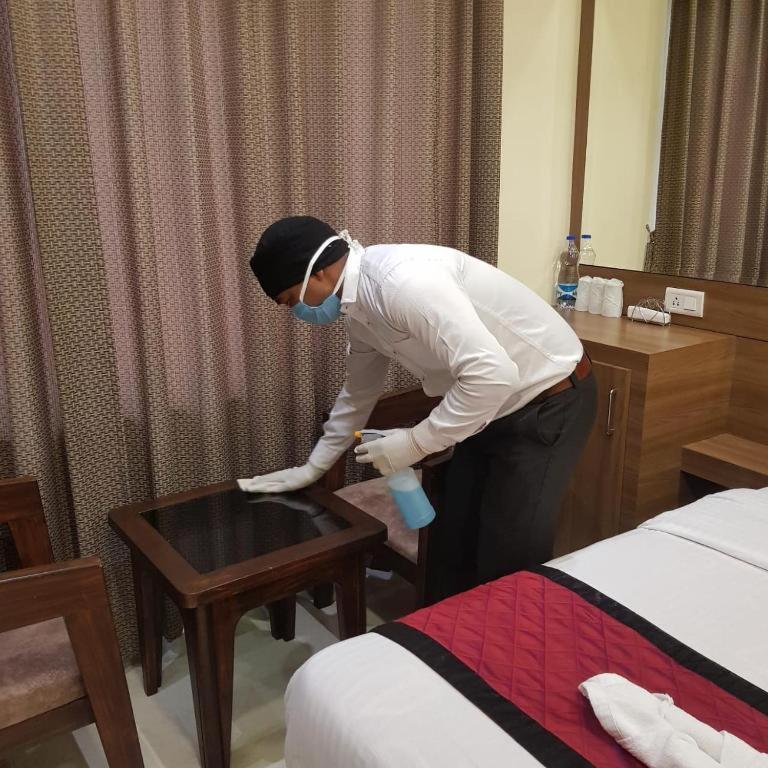 Swaran Hotel Amritsar Exterior photo