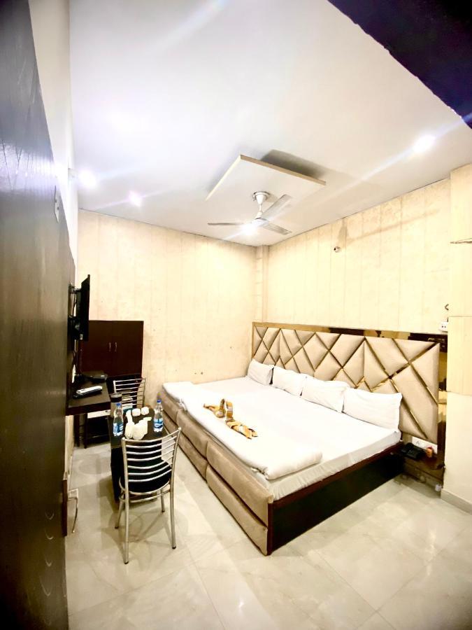 Swaran Hotel Amritsar Exterior photo