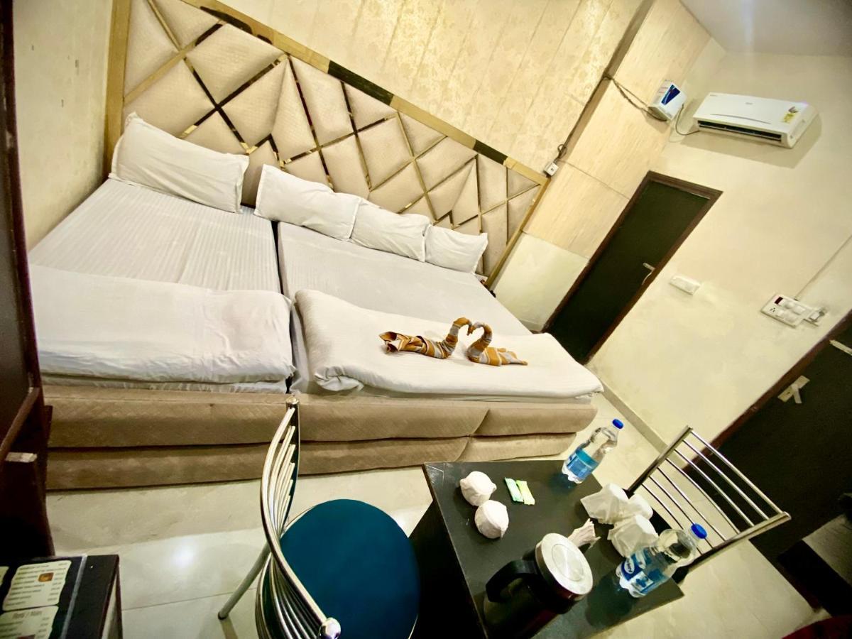 Swaran Hotel Amritsar Exterior photo