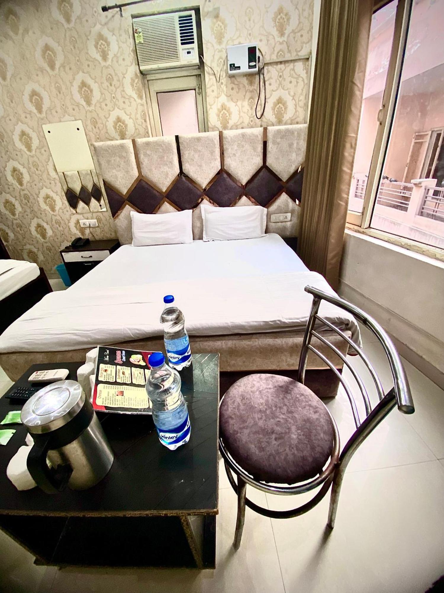Swaran Hotel Amritsar Exterior photo
