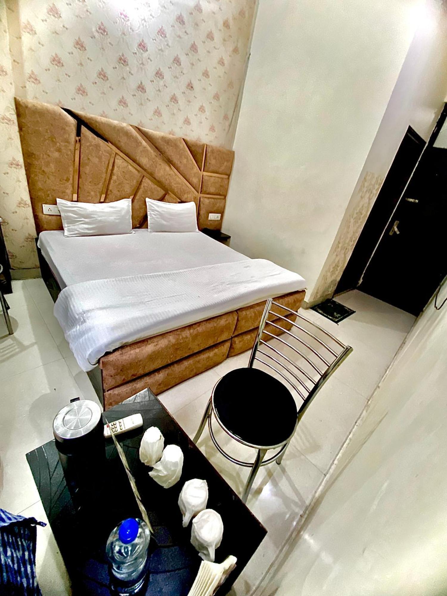 Swaran Hotel Amritsar Exterior photo
