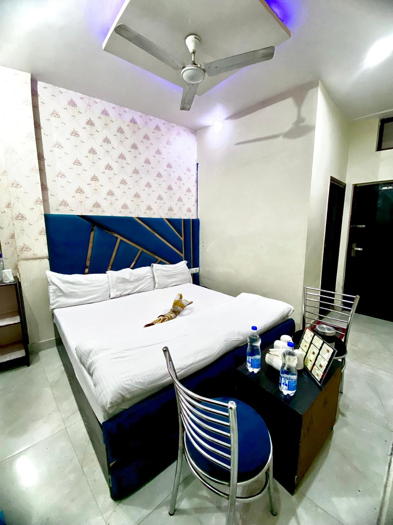 Swaran Hotel Amritsar Exterior photo