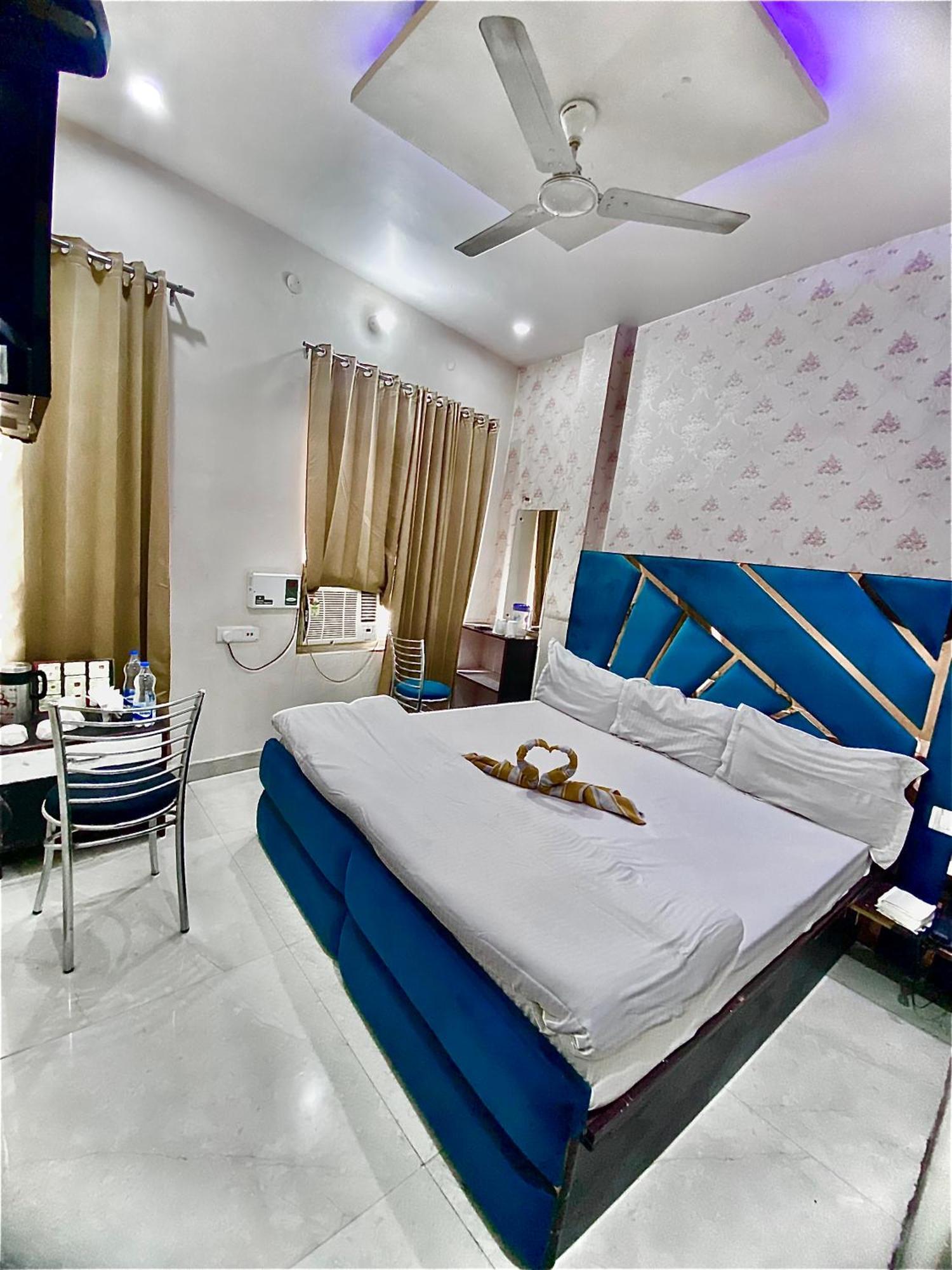 Swaran Hotel Amritsar Exterior photo